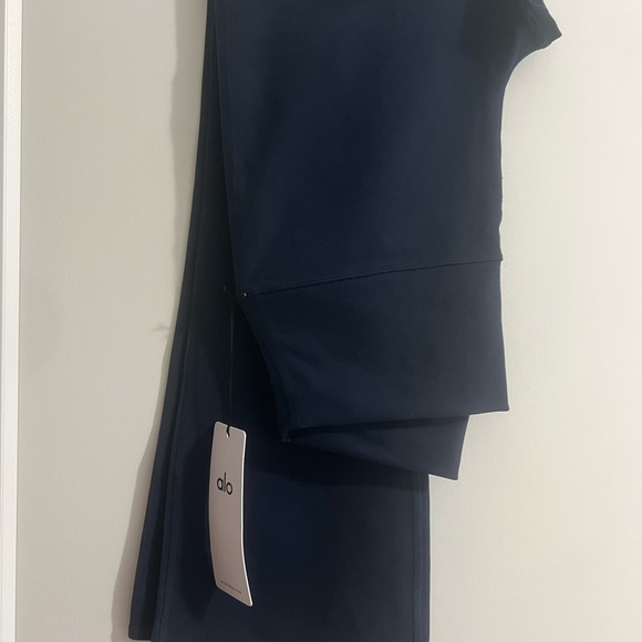 ALO Yoga Deep Blue Leggings - Picture 2 of 3